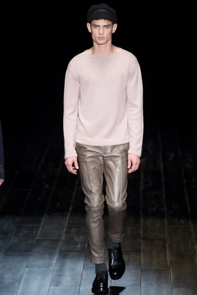 Look 8